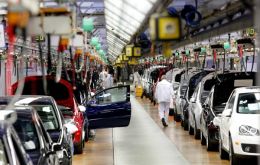La contracción en la producción de automóviles arrastró a todo el sector  
