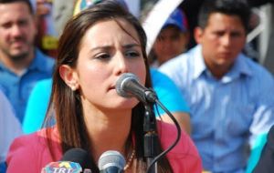 Patricia Gutiérrez, cuyo marido Daniel Ceballos está preso, también ganó por amplio margen con 73% del voto 