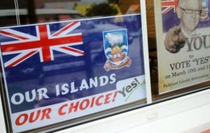 En el referéndum de marzo de 2013 los Isleños manifestaron su deseo de “mantener su estatus actual y relaciones con el Reino Unido”