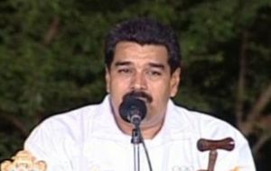“Miren lo que traigo aquí, en la mano zurda, el martillo de la presidencia de Mercosur” dijo en su momento Maduro