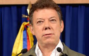 “Los diálogos no negociarán la doctrina de las Fuerzas Armadas o la Policía, ni pretenden destruir la libertad de empresa o la propiedad privada” enfatizó Santos