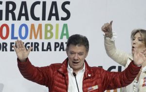 Santos celebra la victoria 50% a 45%
