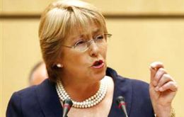 ”Creo que estos son debates (de re-elección) que no deben ser trajes a la medida de ninguna persona”, sostuvo Bachelet 