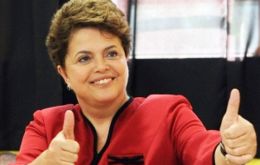 “Es hora de seguir adelante, es hora de hacer más cambios, mis queridos compañeros”, dijo Rousseff tras ser proclamada.