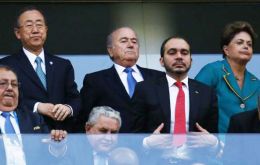 Dilma Rousseff y las autoridades de la FIFA durante el partido inaugural el pasado 12 de junio  