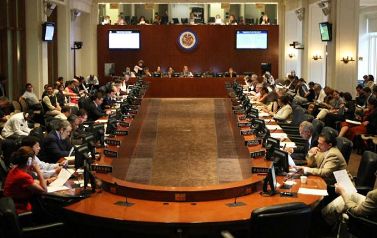 La reunión de cancilleres de la OEA fue solicitada por Argentina como antesala al encuentro del lunes con representantes de los fondos 