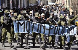 La protesta policial, a la que se sumaron unidades de todo el país es para pedir la suma de un ’bono de seguridad’ a sus salarios.