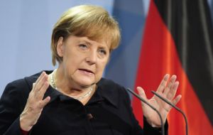 Angela Merkel, anticipó que iba a ser necesaria una “discusión más amplia” entre los líderes comunitarios sobre el asunto.
