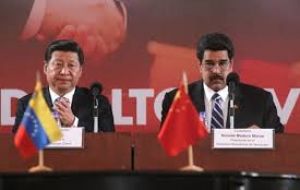 Xi Jinping durante la firma de acuerdos que hacen a Venezuela más dependiente del gigante asiático
