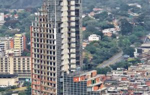 Más de 3.000 personas habitan la Torre de David en pleno centro de Caracas