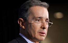 “Creemos en una solución jurídica que haga justicia con los militares de la patria” dijo Uribe