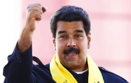 Al grito de “¡el Pollo está libre y vivo!”, el presidente venezolano Nicolás Maduro recibió con un abrazo al diplomático