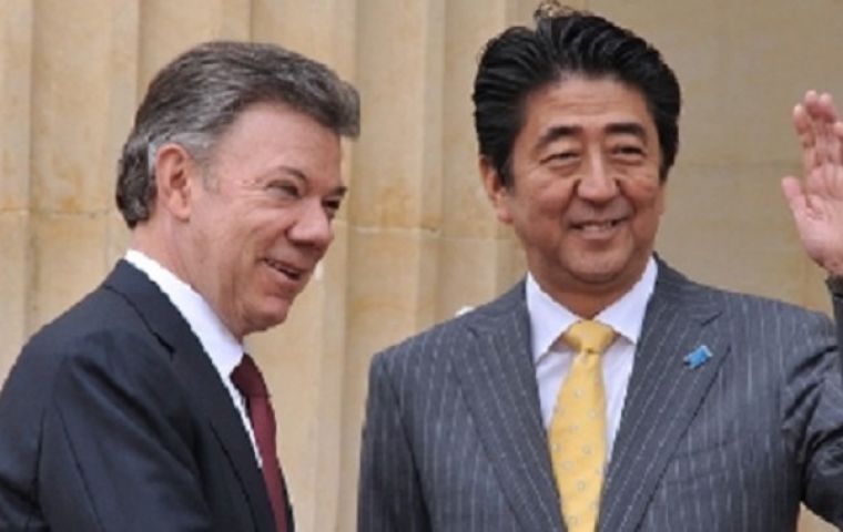 Santos resaltó que es la primera visita de un premier japonés a Colombia en 103 años de relaciones diplomáticas