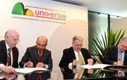 El acuerdo fue firmado por los rectores Alberto Edgardo Barbieri (UBA) José Narro (UNAM) y Marco Antonio Zago (USP)