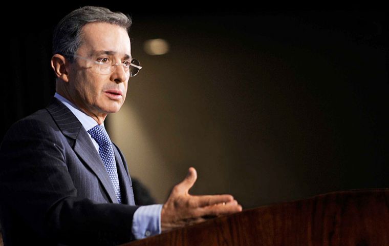 Uribe y su partido alegaron 'abuso de poder' y la presencia de representantes del gobierno de Maduro 