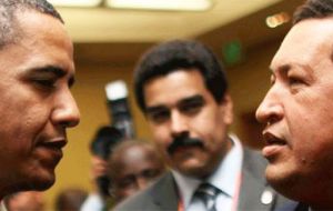 El ex presidente Chávez con el recientemente asumido líder de EE.UU., Barack Obama en el 2009