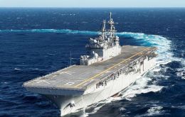  Está previsto que autoridades civiles y militares uruguayas sean invitadas a bordo del LHA6 USS America que está en ruta a San Francisco 