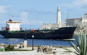 Cuba es la principal beneficiada de la cooperación petrolera venezolana: el gobierno de Raúl Castro absorbe el 39% del total de los envíos