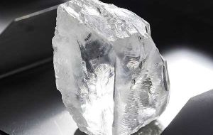 El hallazgo es el mayor realizado por Petra de un diamante blanco desde que en 2009 encontrara el Cullinan Heritage, de 507 quilates, en la misma mina. 