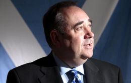 “Para mí como líder, mi tiempo está casi acabado pero para Escocia la campaña continúa y el sueño nunca morirá”, dijo Salmond