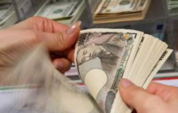 “La economía japonesa está en una recuperación moderada, mientras que la debilidad se puede ver en algunas áreas”, dijo la Oficina del Gabinete 