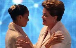 Según la última encuesta, en una segunda vuelta el 26 de octubre Dilma obtendría un 42 % de los votos, un punto más que Marina Silva