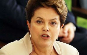 Rousseff que encabeza las encuestas en uno de sus últimos ataques catalogó a la ex-ministra de Medio Ambiente Silva de 'mentirosa'
