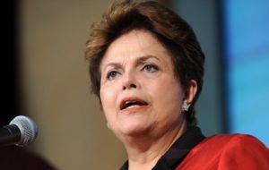 “Mi política fue exitosa si se la compara con la de los gobiernos del PSDB, durante los cuales Brasil quebró tres veces”, dijo Rousseff a Neves