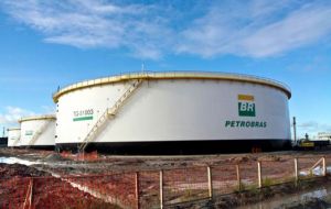 Por falta de capacidad de refinación, Petrobras ha tenido que completar el resto con importaciones y vendiendo los combustibles a pérdida 