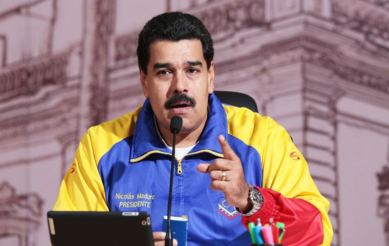Aunque baje a 40 dólares, ”yo garantizo a este pueblo todos sus derechos sociales, a la educación, a la salud, a la alimentación, a la vida”, dijo Maduro