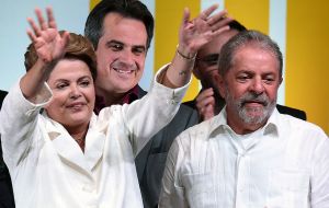 “No creo sinceramente, del fondo de mi corazón, que estas elecciones hayan dividido el país”, dijo Dilma junto a su antecesor y mentor político Lula