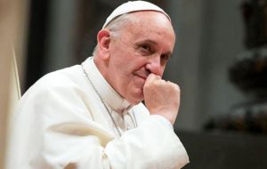 ”Es extraño, pero si hablo de esto para algunos resulta que el Papa es comunista”, dijo ante el Encuentro Mundial de los Movimientos Populares