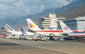 Entre lunes y martes se suspendieron ocho aerolíneas, cuatro venezolanas y cuatro extranjeras 