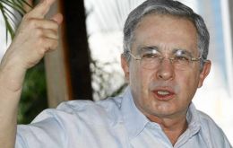 La reelección se aprobó en Colombia en 2005 tras una reforma constitucional que permitió al ex-presidente Alvaro Uribe ganar un segundo periodo en 2006.