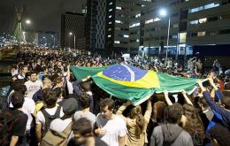 El tono de la marcha este fin de semana cambió respecto a la del primero de noviembre, en la que se pedía la destitución de la presidenta Rousseff 