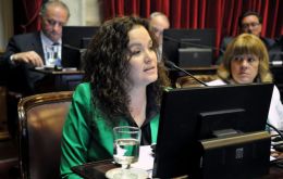 La senadoraTeresa Luna autora de la ley dijo que la iniciativa no está dirigida solo a los extranjeros sino también a los ciudadanos argentinos