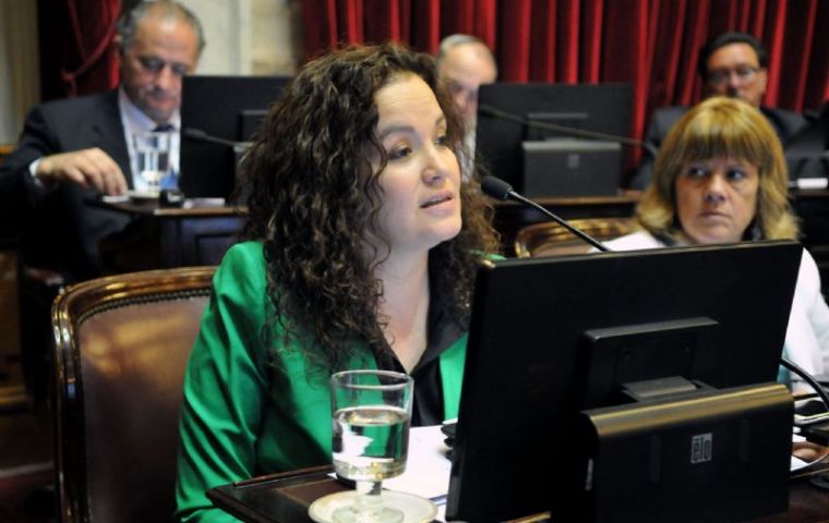 La senadoraTeresa Luna autora de la ley dijo que la iniciativa no está dirigida solo a los extranjeros sino también a los ciudadanos argentinos
