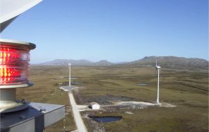El parque eólico de Sand Bay con sus turbinas que ya suministran más del 30% de la electricidad consumida en la capital Stanley