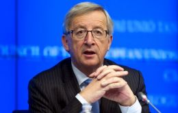 “Europa necesita arrancar y hoy la Comisión le da la chispa de arranque”, dijo Juncker. “Europa está otra vez en el ruedo”, añadió. 