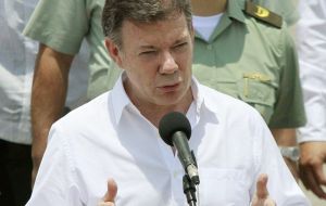 El presidente Santos manifestó que las FARC obraron conforme a la ley al liberar hoy al general, el cabo Jorge Rodríguez y la abogada Gloria Urrego