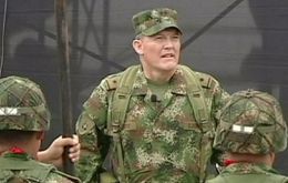 El general Alzate cayó en poder de las FARC con dos acompañantes a mediados de noviembre cuando viajaba por la selva sin escoltas y sin uniforme