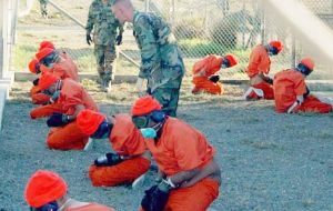 Tras la transferencia de los seis primeros a Uruguay, quedaron en Guantánamo otros 136 internos, de los que 67 ya han sido aprobados para ser trasladados