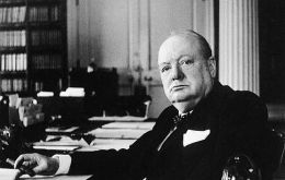 “Las Falklands son muy conocidas y su pérdida sería un golpe muy duro para el imperio”, escribió Churchill. “Por cierto que tendrían que ser retomadas”-