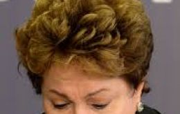 “Este informe contribuirá a que los fantasmas de un pasado muy doloroso y triste no se protejan en la sombra de la omisión”, dijo Dilma entre lágrimas