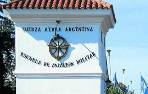 La Escuela de Oficiales de la Fuerza Aérea Argentina conmocionada por escándalo sexual entre cadetes