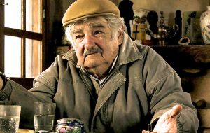 “El código semiótico de Mujica es rotundo: quien viste con desaliño es honesto; quien trata de estar prolijo, casi sospechoso”, de acuerdo a Sanguinetti 