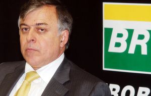 Las empresas afectadas fueron acusadas de formar un cartel por el ex-director de Abastecimiento de Petrobras Paulo Roberto Costa, preso desde marzo pasado
