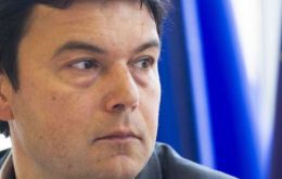 El destacado economista Piketty estaba incluido en la lista de quienes serían reconocidos con la Legión de Honor en 2015