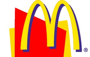 McDonald en cambio ha caído 7% en los últimos tres años por problemas con el personal y mala calidad de sus productos 