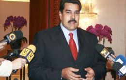 ”Estamos en una coyuntura delicada y se harán denodados esfuerzos por superarla”, dijo Maduro tras reunirse con el presidente Abdelaziz Buteflika